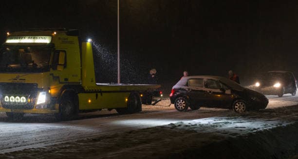 Expert recovery solutions for trucks to reduce risks, delays, and costs after accidents.
